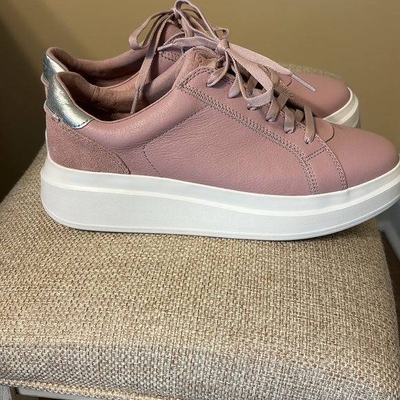 UGG Sneakers. Size 10. NWOT. - Picture 5 of 9